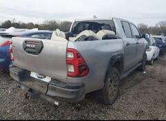 U djelovima Toyota - Hilux 2.8 D4D