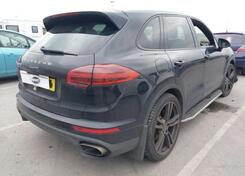 U djelovima Porsche - Cayenne 3.0 V6