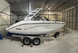 Cruisers yachts - Yamaha 222 S