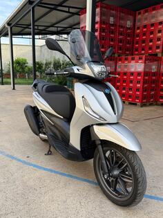 Piaggio - 300s