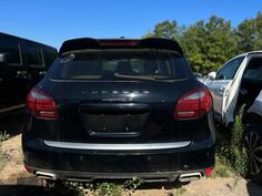 U djelovima Porsche - Cayenne 4.8 v8