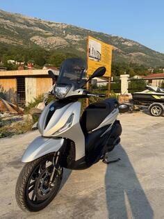 Piaggio - 300s