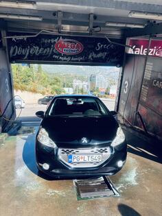 Peugeot - 208 - 1.4E HDI