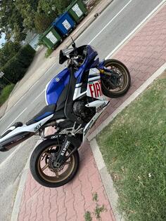 Yamaha - r1