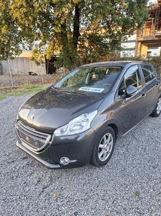 Peugeot - 208 - 1.2 benzin