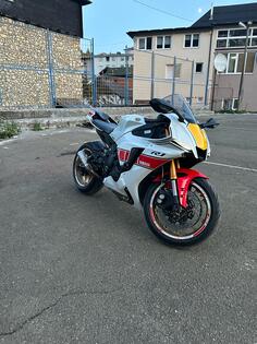 Yamaha - R1