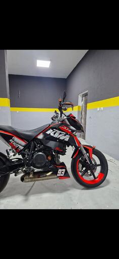 KTM - duke690