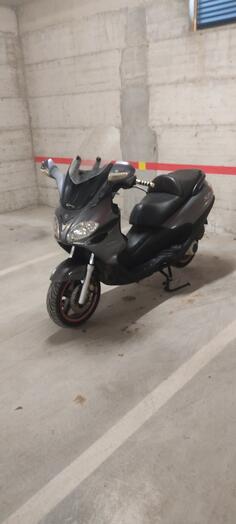 Piaggio - X9