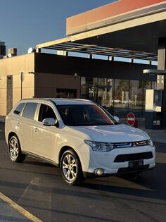Mitsubishi - Outlander - 2300