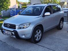 U djelovima Toyota - RAV 4 2,2 d4d