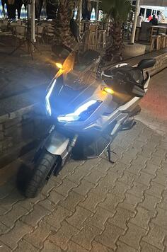 Honda - ADV350
