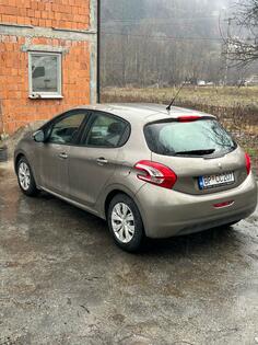 Peugeot - 208