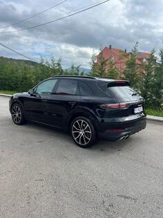 Porsche - Cayenne - turbo s