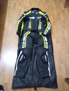 iXS RS-800 1.0 je dvodelno trkačko kožno odelo