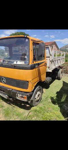 Mercedes Benz - 813