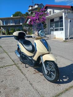 Piaggio - Beverly 250