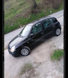 Renault - Clio - 1.5 DCI 60 kw 2005