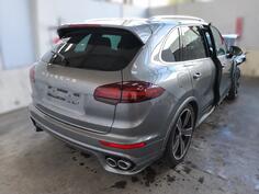 U djelovima Porsche - Cayenne