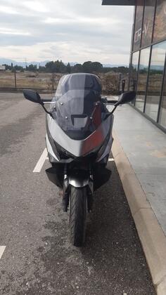 Honda - Forza 750