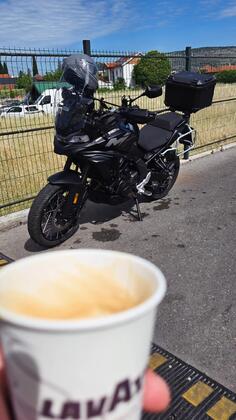 CFMoto - 700 MT