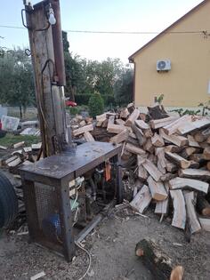 Agrostroj - cepac za drva