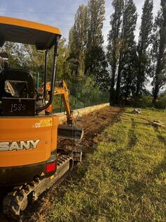 Grundstücksebnung - Dienstleistungen mit Arbeitsmaschinen