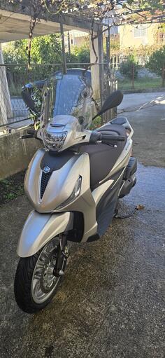 Piaggio - 400