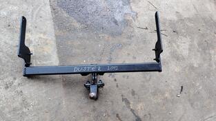 Буксировочный крюк Dacia