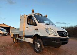 Mercedes Benz - Sprinter 516 CDI 4x4 kamion sa ravnom platformom / LC600