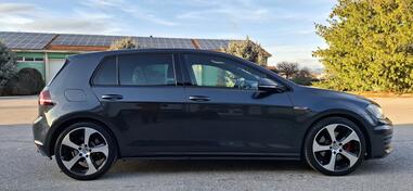 Volkswagen - Golf GTI