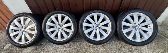 Fabričke felne i VW original GoodYear 205 50 17 dot 0522 kao NOVE gume