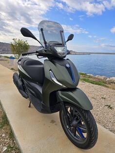 Piaggio - Beverly S  400
