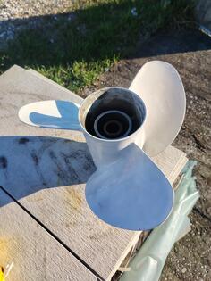 Propeller for watercrafts