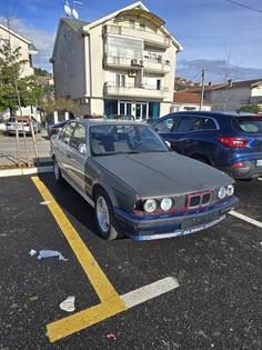 BMW - 520 - E34