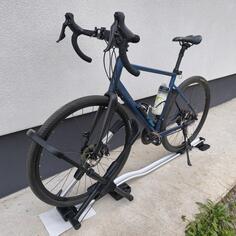 Krovni nosači, koferi, šatori i galerije