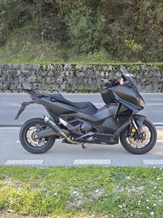 Honda - Forza 750