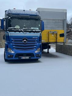 Mercedes Benz - actros 1951