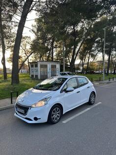 Peugeot - 208