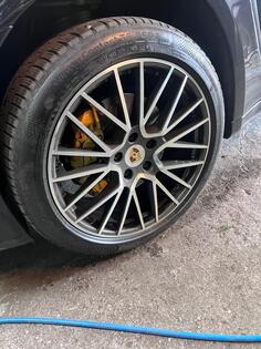 Fabričke rims and gume tires