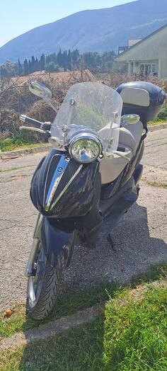 Piaggio - Beverly 250 cruiser