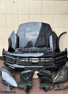 U djelovima Porsche - Cayenne