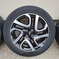 Fabričke felne i MichelinRenault gume