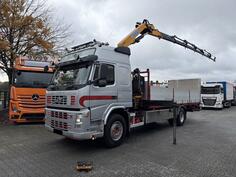 Volvo - FM330 kamion s ravnom platformom+kran+rampa/LTK384