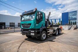 Iveco - TRAKKER 360 6x4  kamion s kukom/LTK396