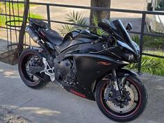 Yamaha - R1
