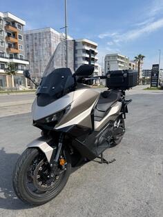 Honda - Forza 750