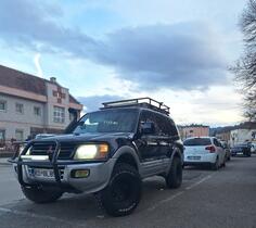 Mitsubishi - Pajero