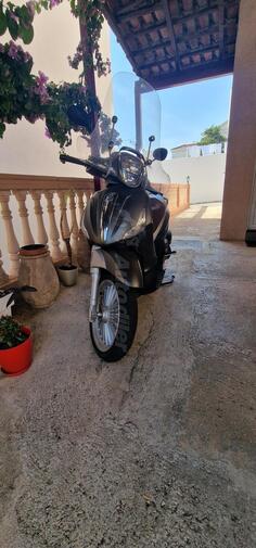 Piaggio - Beverly 300