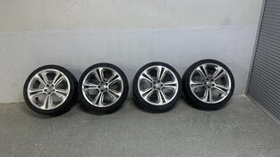 Fabričke felne i MichelinPilotSport525535ZR20 gume