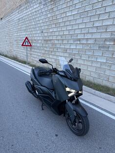 Yamaha - xmax300